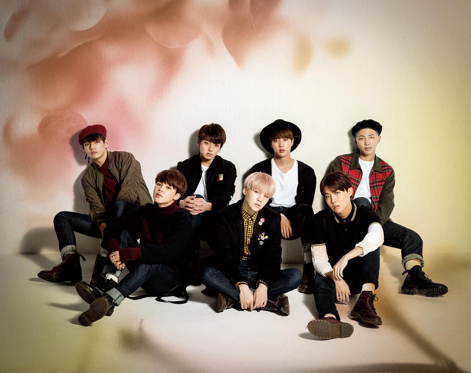 BTS防弾少年団 LYS SYS PREMIUM PHOTO 7枚 公式 BTS、7人での完全体ショット公開！「ビジュ良すぎ」とファンから絶賛の